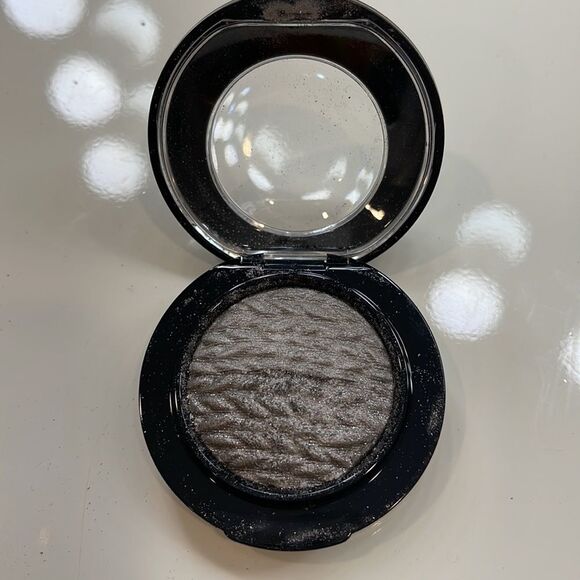 MAC EYESHADOW BUNDLE! - Picture 4 of 11